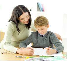 Han d’ajudar els pares amb els deures escolars?