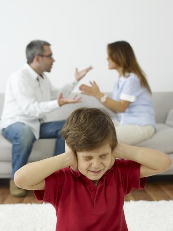 Cuando los padres discuten enfrente de su hijo
