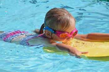 Nens i piscines: consells de salut per a un estiu més segur