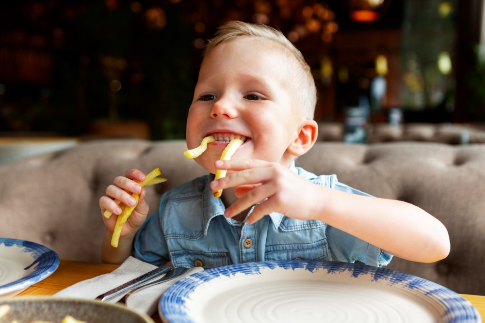 Alimentación y sueño: ¿Qué relación existe entre lo que comen los niños y cómo duermen?