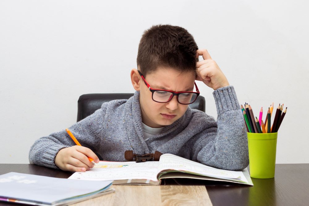 Mi hijo no va bien en la escuela. ¿Cómo saber si tiene un trastorno de aprendizaje?