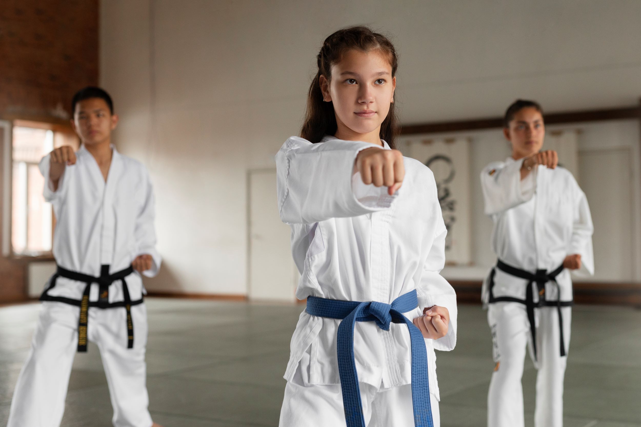 Adolescentes deporte karate