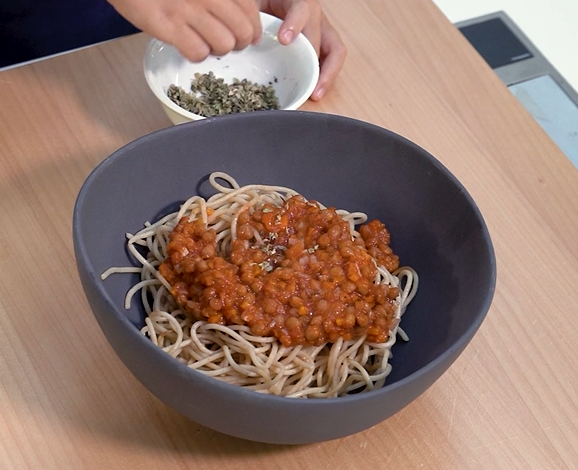 Pasta con boloñesa de lentejas