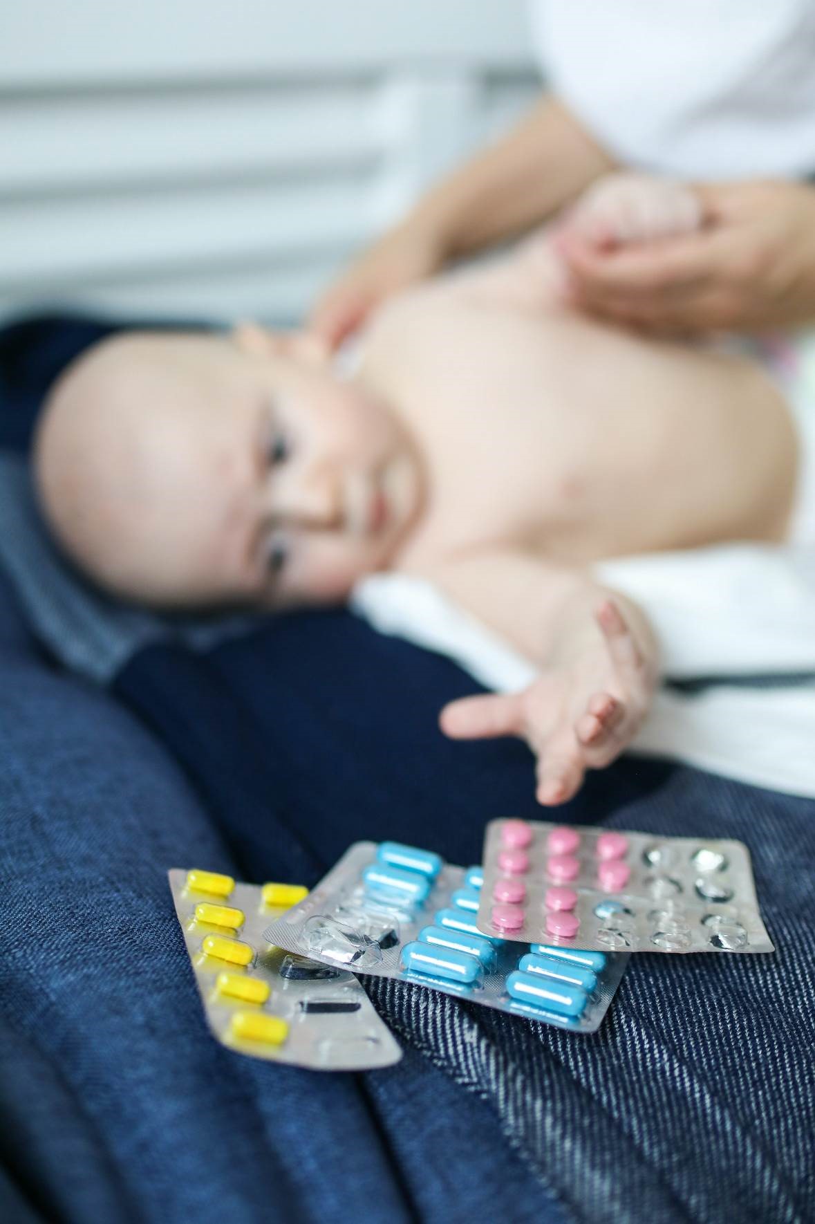 Bebé con acceso a medicamentos