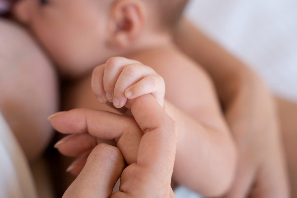 Lactància materna: per què algunes mares produeixen poca llet?