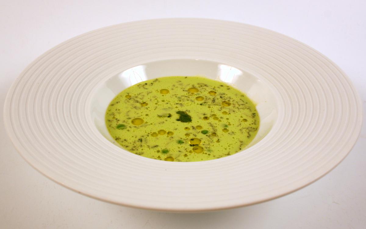 Sopa de guisantes y menta