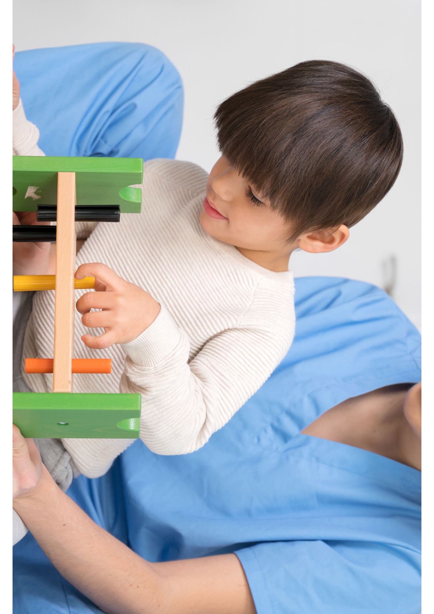 Niño en rehabilitación de la mano
