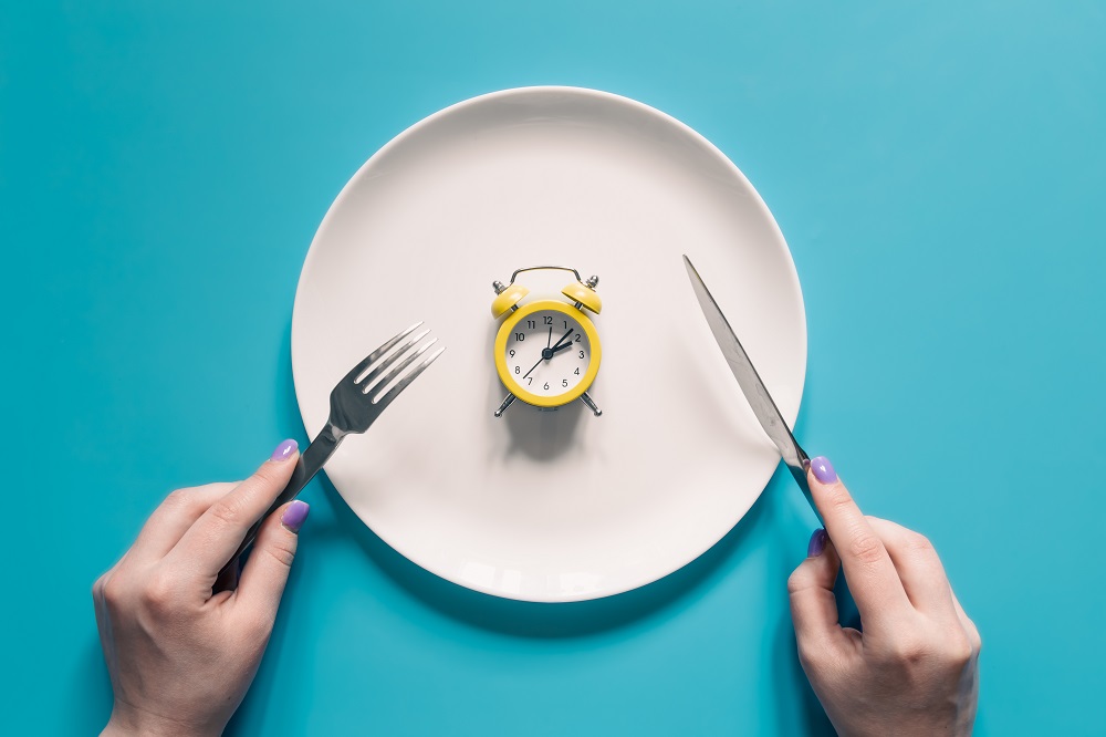 Muchas personas hacen ayuno intermitente porque es una de las dietas de moda