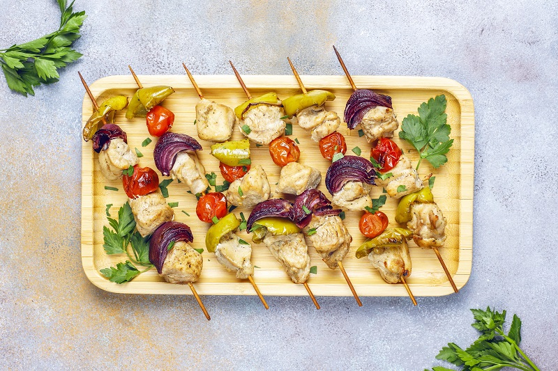 brochetas de pollo