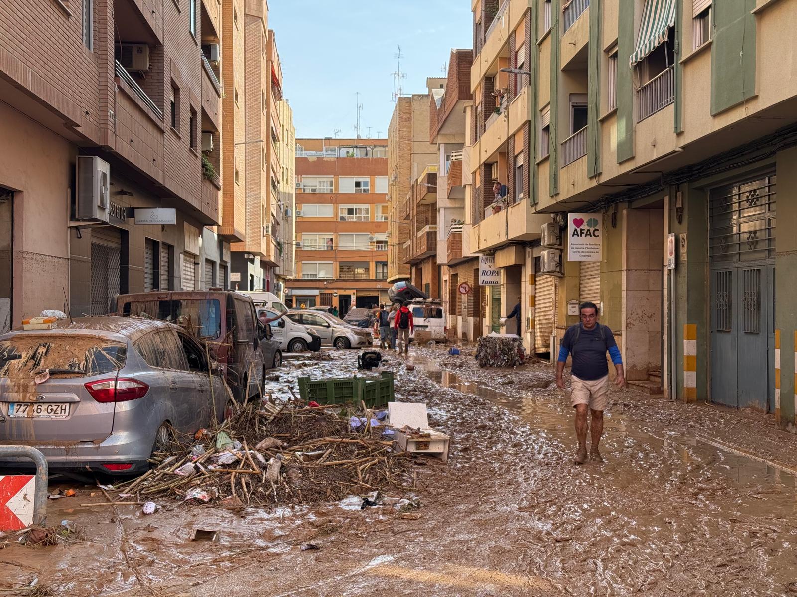 Carrer inundat pels efectes de la Dana 2024 - Imatge de Wikimedia, de De Manuel Pérez i Estefania Monerri.