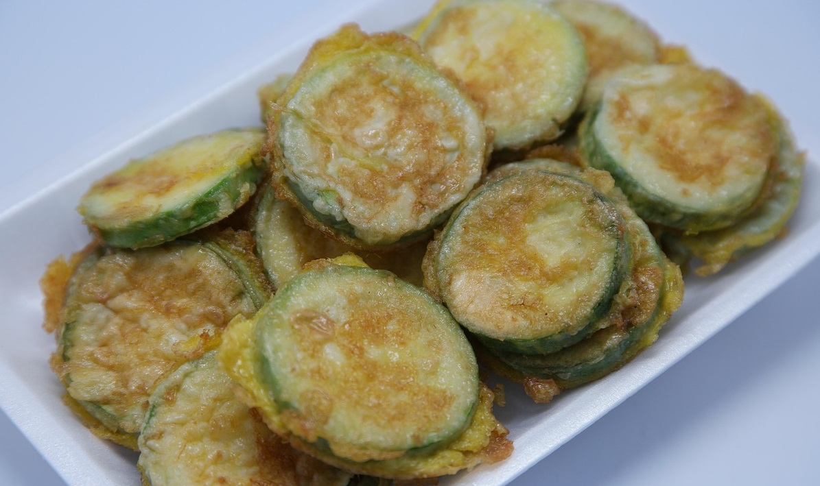 Como cocinar fritos bastoncitos de calabacin